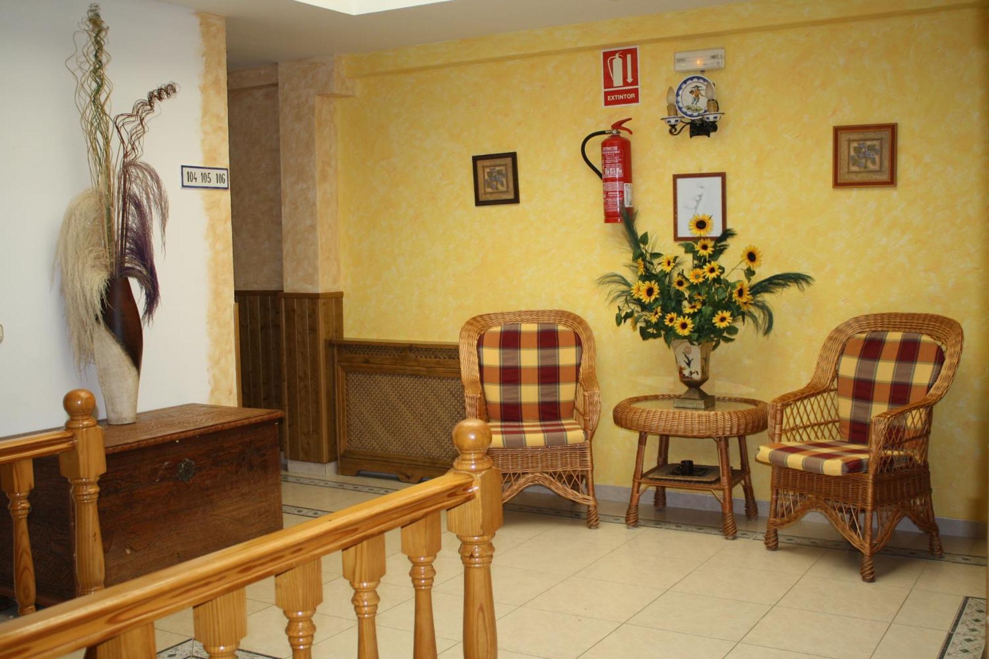 Hotel Carvajal Torrejon el Rubio Ngoại thất bức ảnh
